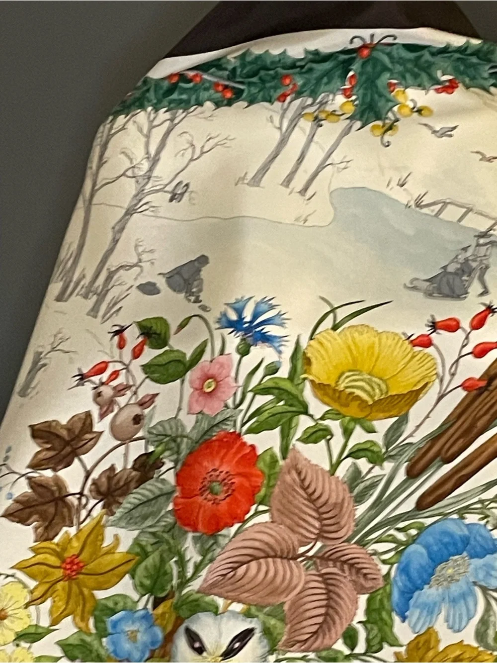Vintage Gucci V Accornero Silk Scarf Agrifoglio Holly 34 In Good Condition